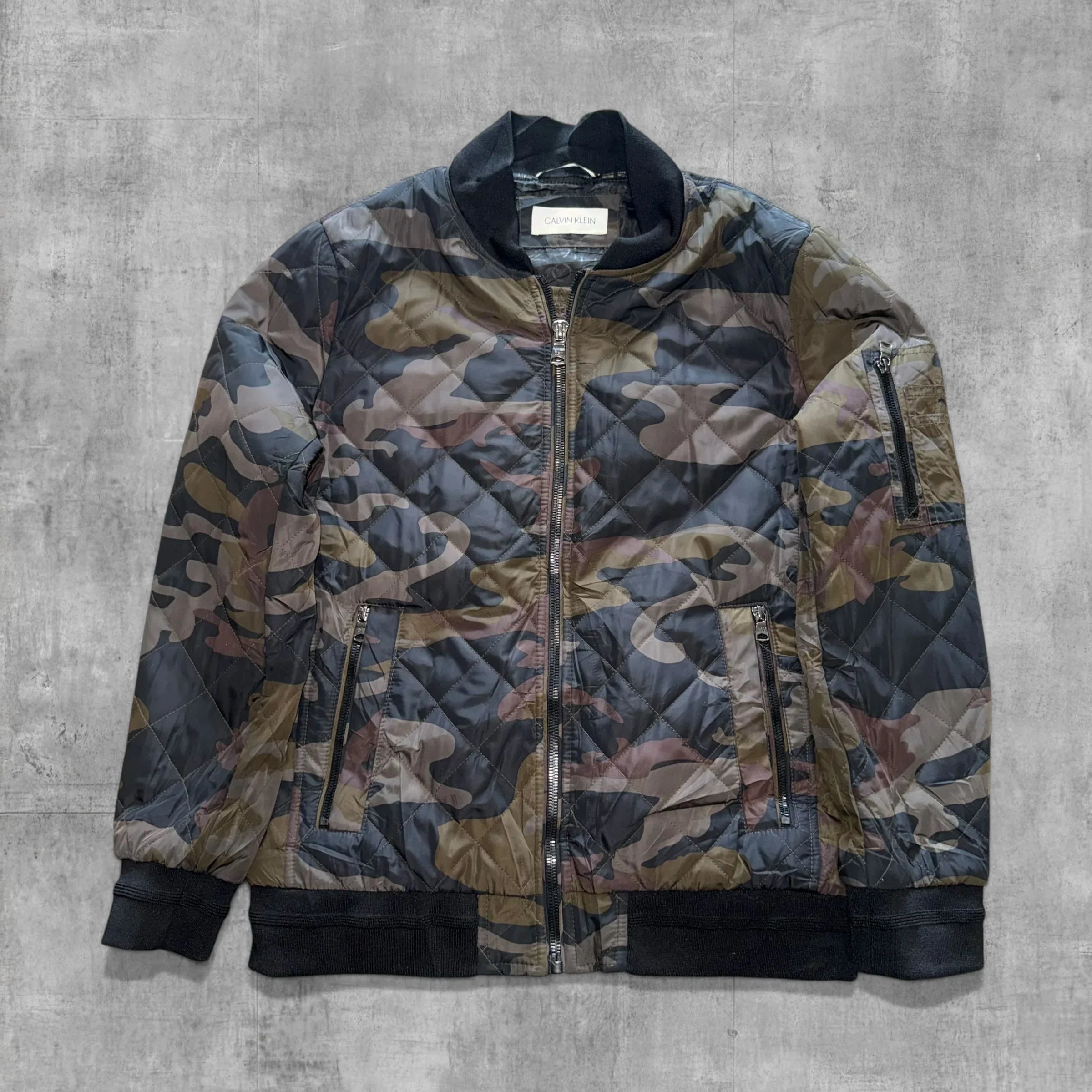 CALVIN KLEIN CAMO QUILTED BOMBER JACKET - XL