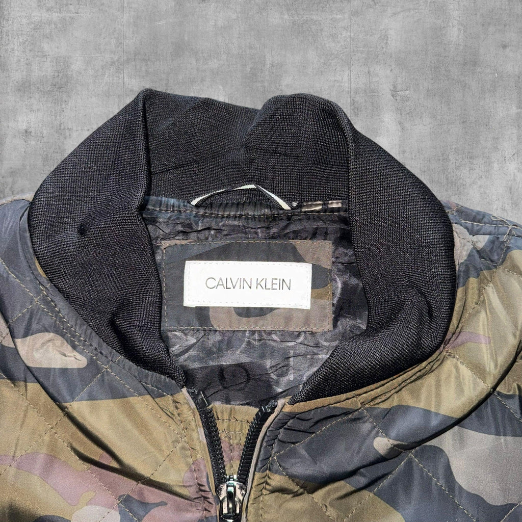 CALVIN KLEIN CAMO QUILTED BOMBER JACKET - XL