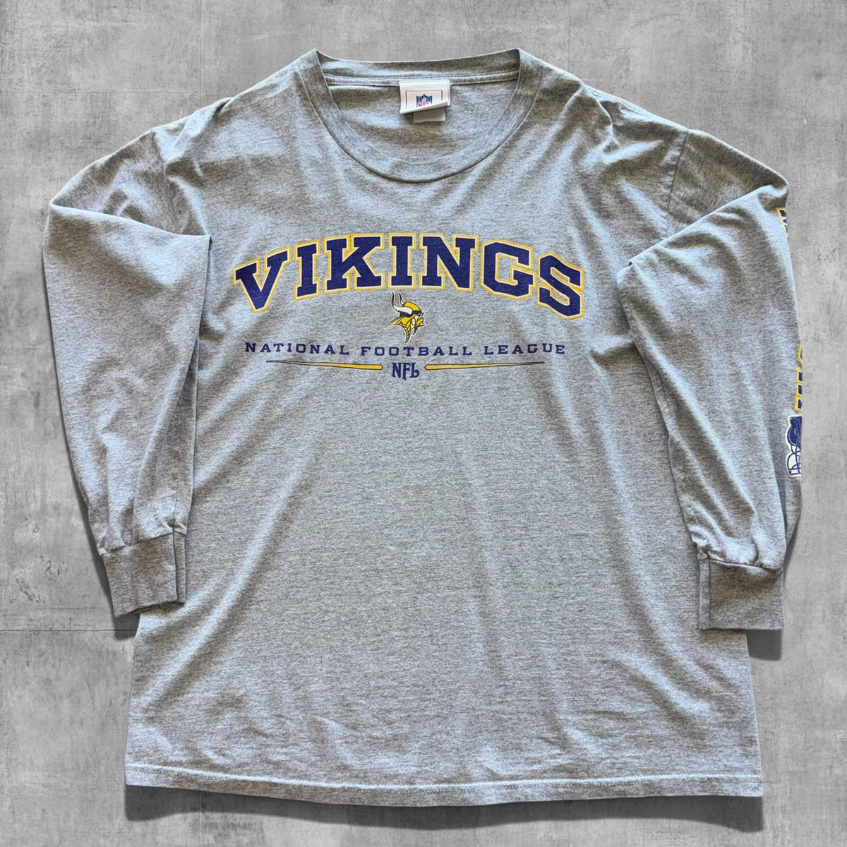 VINTAGE MINNESOTA VIKINGS NFL LONG SLEEVE TEE - L