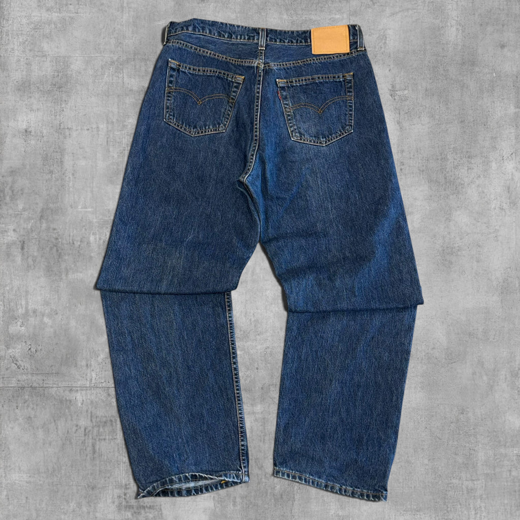 VINTAGE LEVIS 501 BUTTON FLY INDIGO DENIM - 38X32